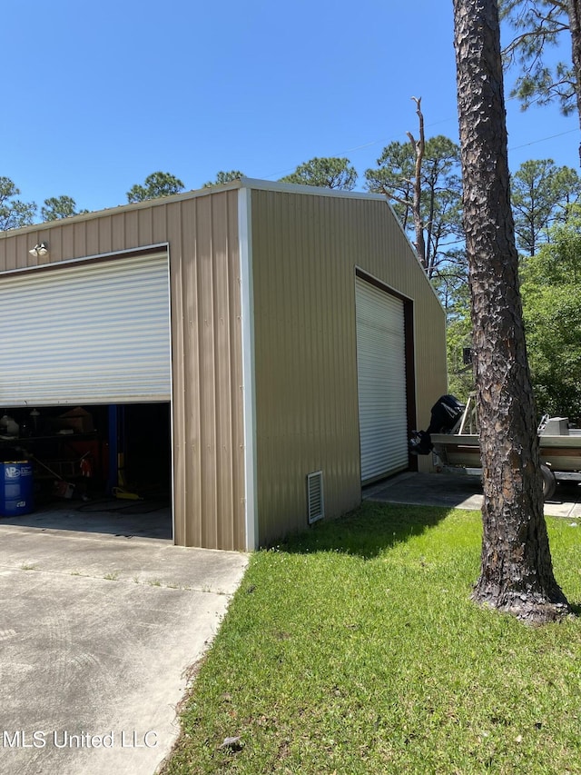 view of detached garage