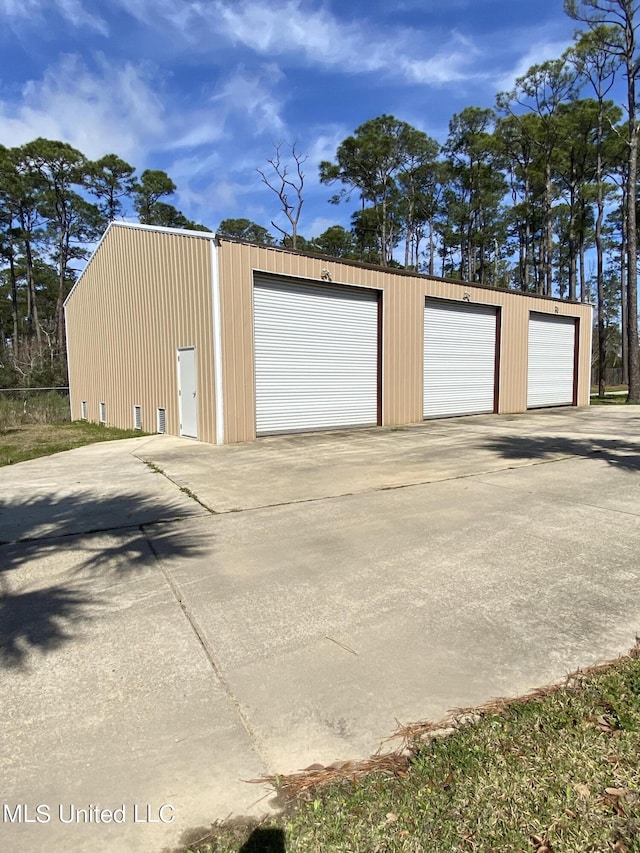 view of detached garage