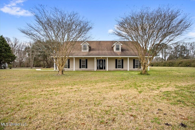 view of front of property featuring a front lawn