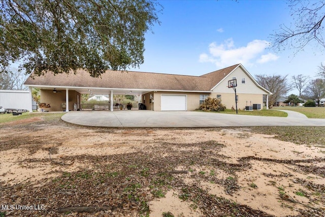 view of front of home featuring driveway and a garage