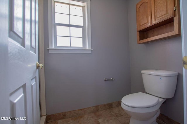 1453 Whitetail Dr, Hernando, MS 38632 - half bath featuring toilet and baseboards