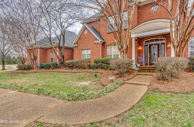 view of front of property with a front yard