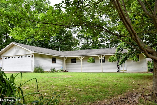 10991 High Rd, Hernando, MS 38632 - view of front of property with a front lawn, a garage, and roof with shingles