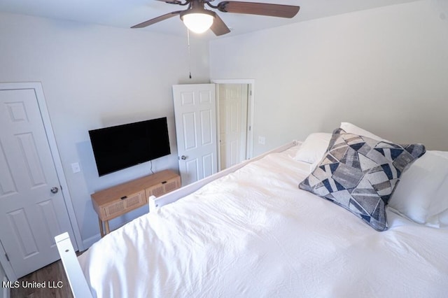 bedroom with ceiling fan