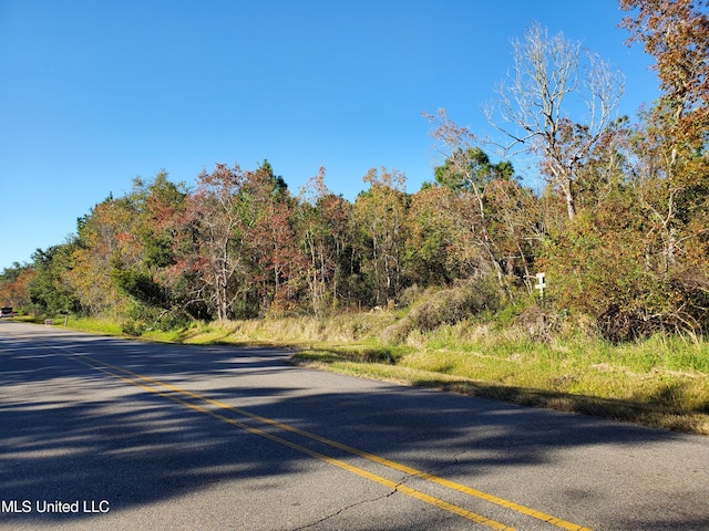 Listing photo 2 for 3098 Washington St, Bay Saint Louis MS 39520