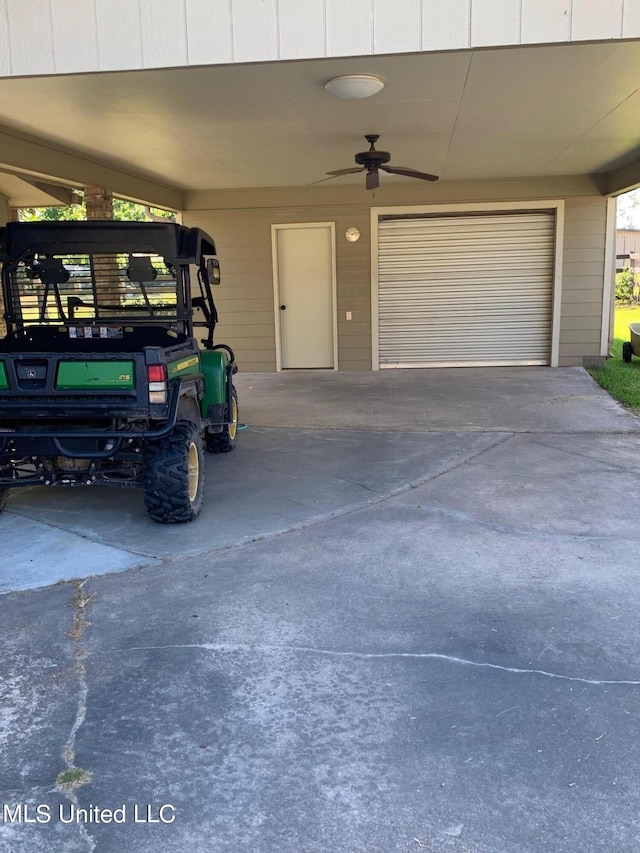 garage with ceiling fan