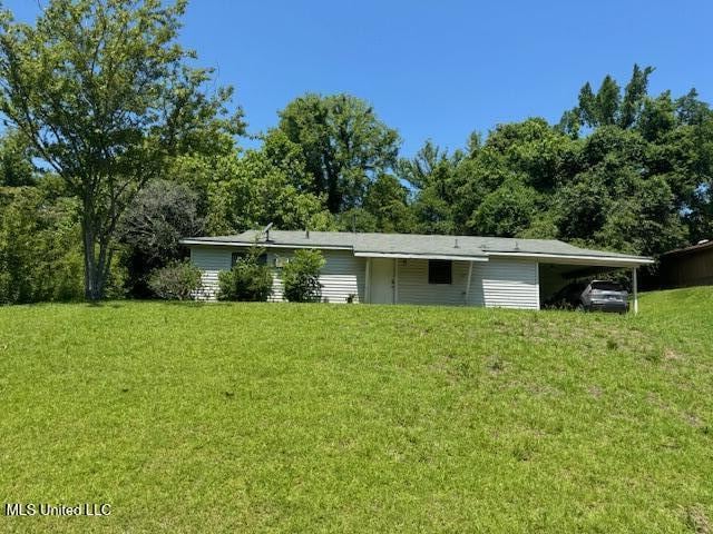 205 Hillside Dr, Vicksburg, MS 39180 - back of property featuring an attached carport and a yard