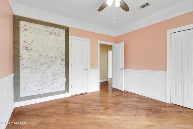 unfurnished bedroom with light hardwood / wood-style flooring, ceiling fan, and crown molding