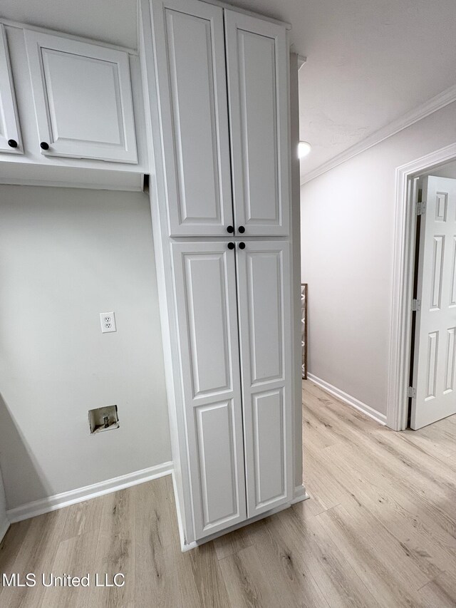 106 Ole Duke Dr, Brandon, MS 39042 - detailed view of wood finished floors, baseboards, and ornamental molding