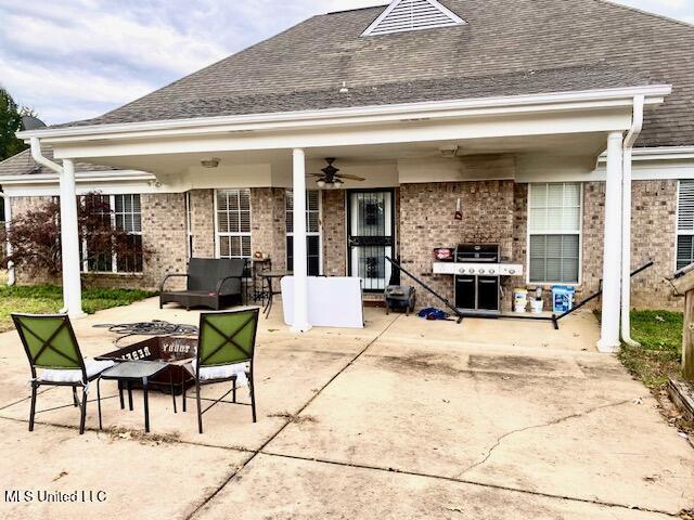 view of patio / terrace with grilling area and ceiling fan