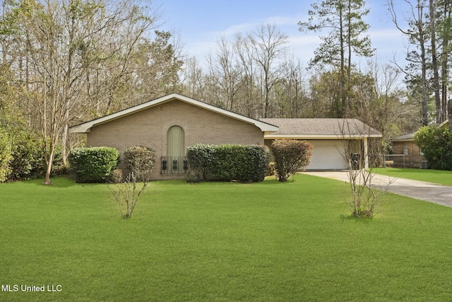 view of front of property featuring a garage, driveway, brick siding, and a front yard