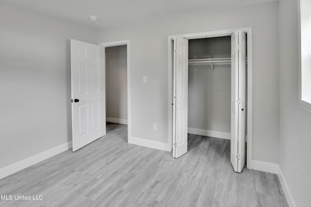 unfurnished bedroom featuring light hardwood / wood-style floors and a closet