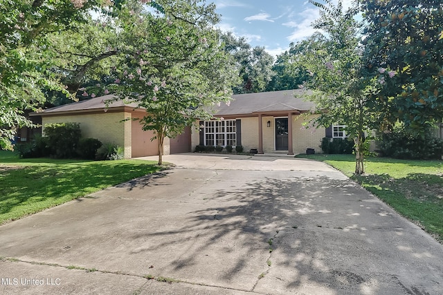 ranch-style house featuring a front lawn and a garage