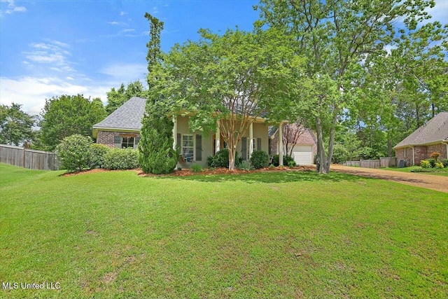 view of front facade with a front lawn