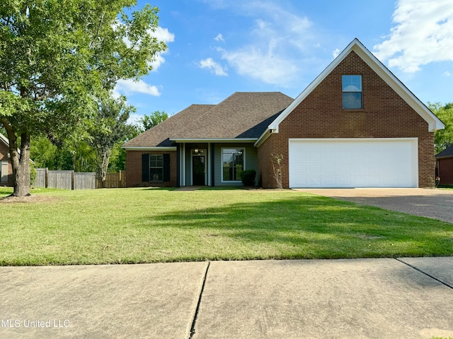 view of front of home featuring a front yard