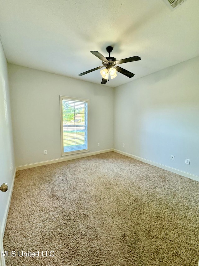 carpeted empty room featuring ceiling fan