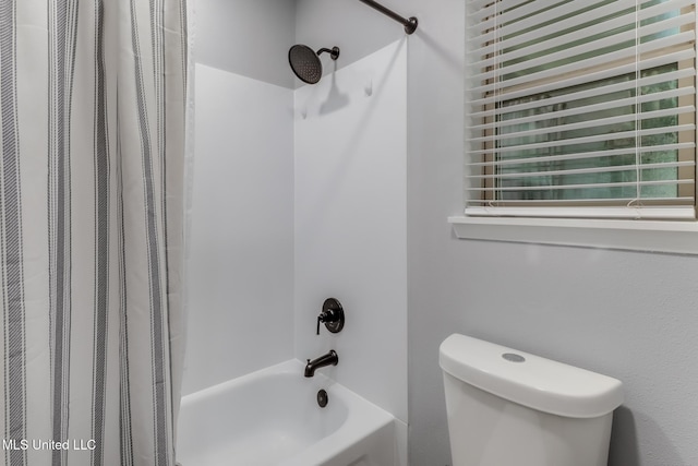 8707 Pine Ridge Ct, Diamondhead, MS 39525 - full bath featuring shower / tub combo with curtain and toilet