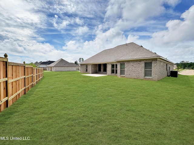 165 Cornerstone Dr, Brandon, MS 39042 - rear view of property featuring a patio, a shingled roof, a lawn, and fence