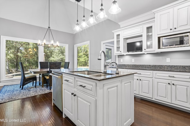 kitchen featuring dark wood-style floors, a chandelier, stainless steel appliances, and a sink