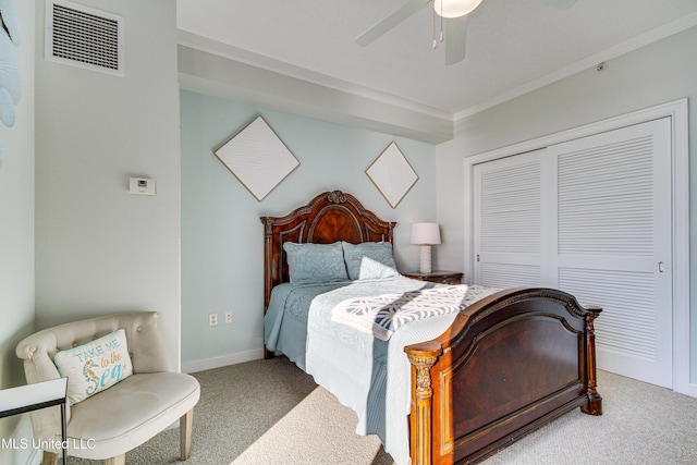 carpeted bedroom featuring visible vents, crown molding, baseboards, a closet, and a ceiling fan