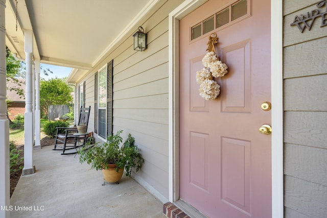453 Cherry Tree Ln, Southaven, MS 38671 - view of exterior entry with a porch