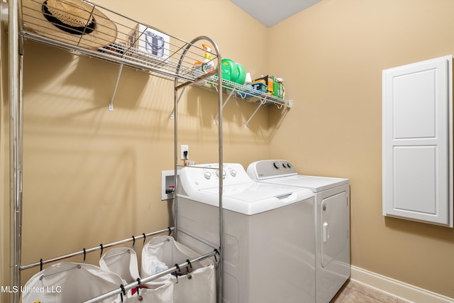 washroom featuring washer and clothes dryer and light tile patterned floors