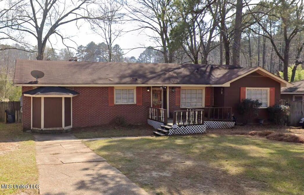 311 W Santa Clair St, Jackson, MS 39212 - ranch-style house with brick siding and a front yard