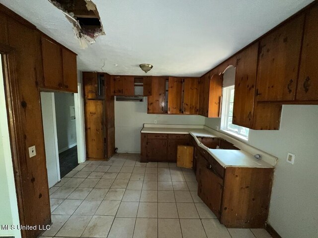 kitchen featuring light tile patterned floors