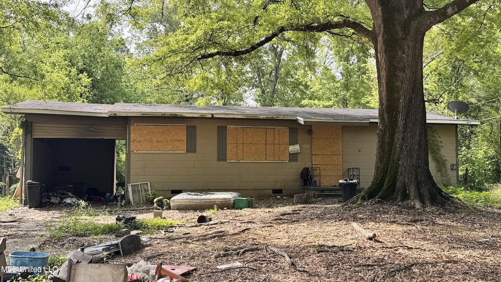 exterior space with crawl space