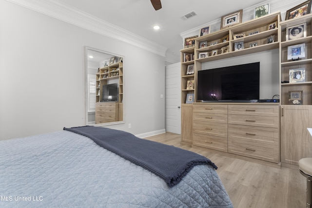 bedroom with ceiling fan, light wood-style flooring, recessed lighting, visible vents, and ornamental molding