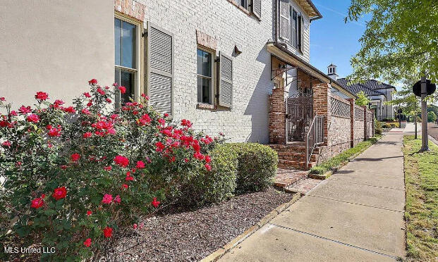 202 Eastpark St, Ridgeland, MS 39157 - view of side of home with brick siding