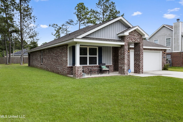 view of front of home featuring a front lawn and a garage