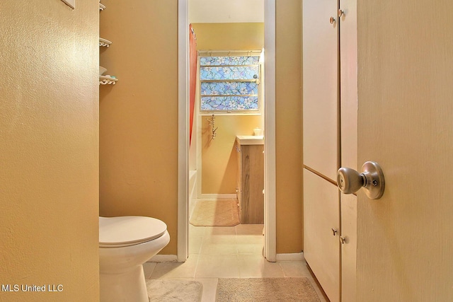 719 Holly Hills Dr, Biloxi, MS 39532 - bathroom featuring tile patterned floors, vanity, and a bath
