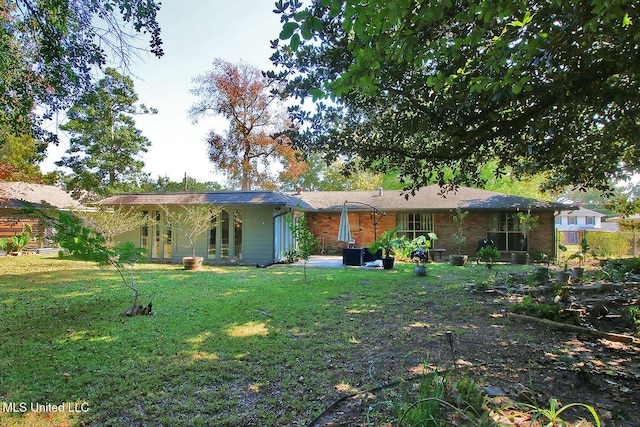 719 Holly Hills Dr, Biloxi, MS 39532 - back of property featuring a lawn