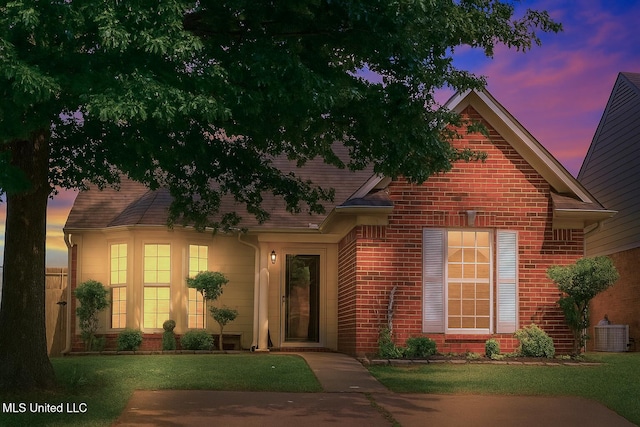 5306 Kristy Ln, Southaven, MS 38671 - view of front of property featuring brick siding and a front lawn