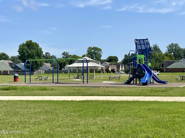 5306 Kristy Ln, Southaven, MS 38671 - community jungle gym with a yard and a gazebo
