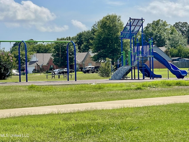 5306 Kristy Ln, Southaven, MS 38671 - community playground featuring a lawn