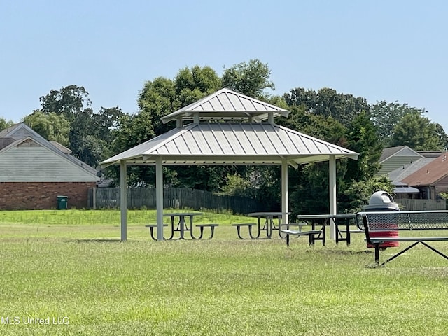 5306 Kristy Ln, Southaven, MS 38671 - surrounding community with a gazebo