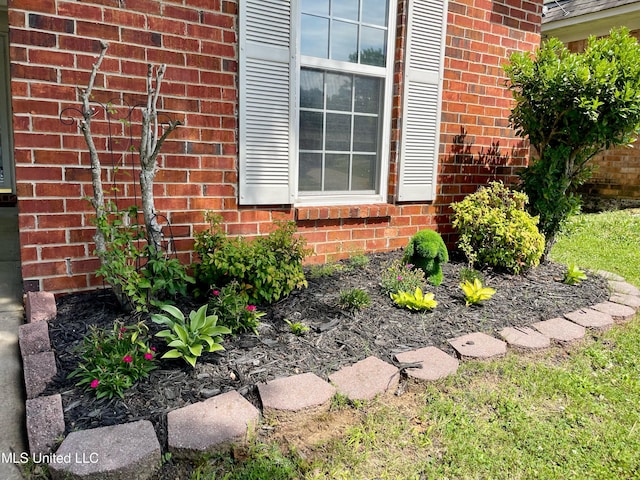 5306 Kristy Ln, Southaven, MS 38671 - exterior view of brick siding