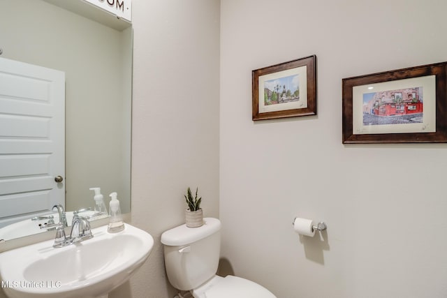 bathroom featuring sink and toilet