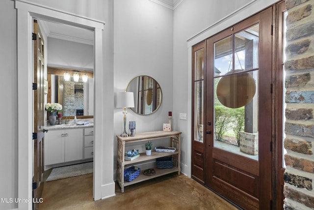 entryway featuring crown molding