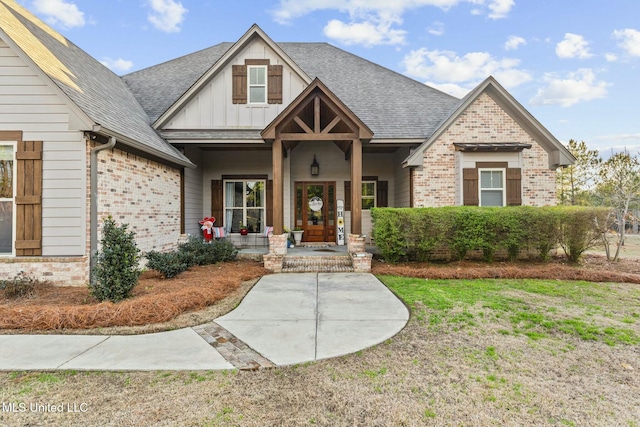 craftsman-style home featuring a porch and a front lawn