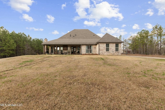 back of house featuring a lawn