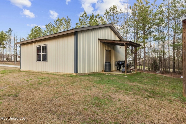 view of outbuilding featuring a lawn