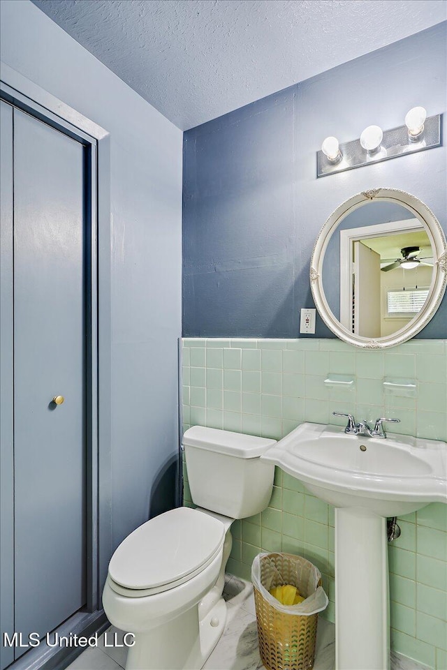 12661 Springridge Rd, Terry, MS 39170 - half bath featuring toilet, a textured ceiling, and a ceiling fan