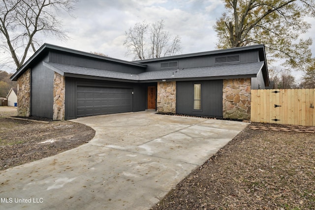 view of front of property featuring a garage