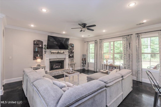 living area featuring recessed lighting, baseboards, visible vents, and ceiling fan