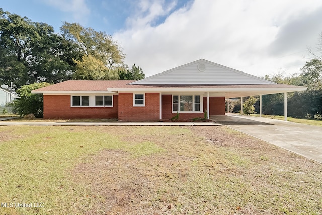 view of front of property with a front yard and a carport