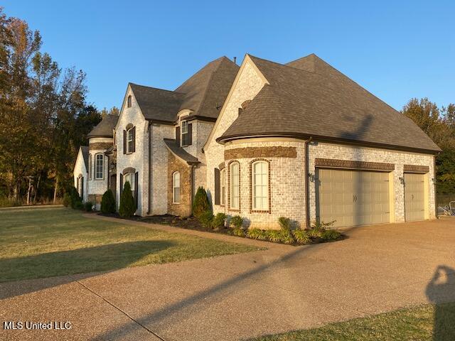 view of front of home featuring a garage and a front lawn