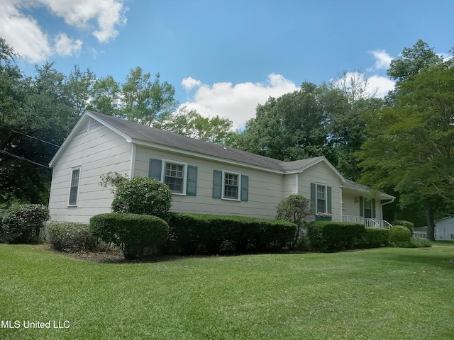 207 W Percy St, Indianola, MS 38751 - view of front of home featuring a front yard